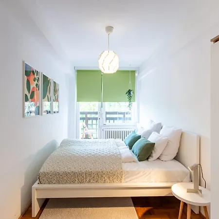 - Balcony - Large - Comfy *