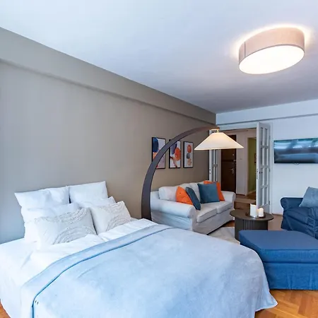 - Balcony - Large - Comfy *