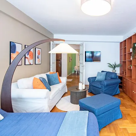 - Balcony - Large - Comfy *