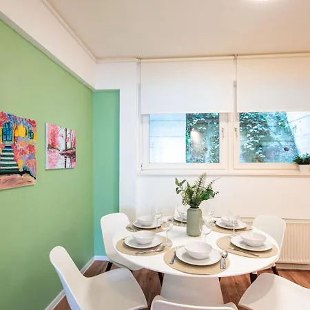 - Balcony - Large - Comfy Appartement