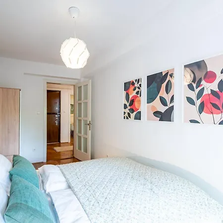 - Balcony - Large - Comfy *