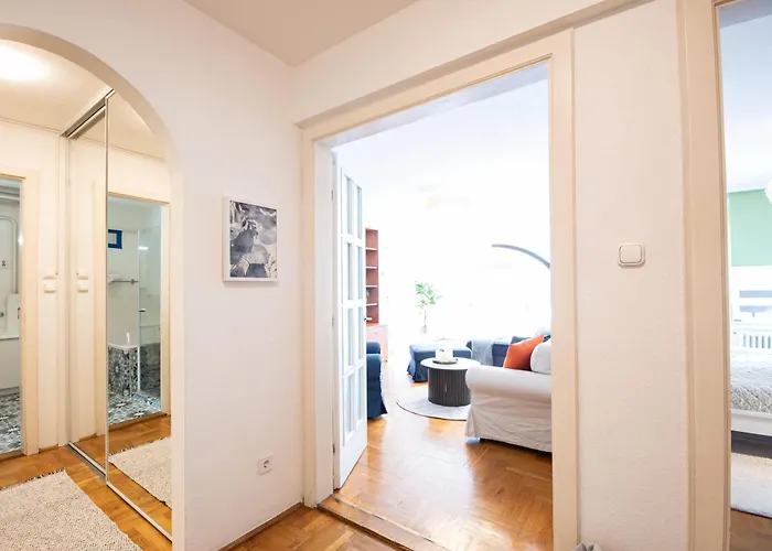 - Balcony - Large - Comfy Appartement *