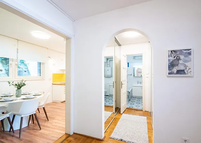 - Balcony - Large - Comfy Appartement *