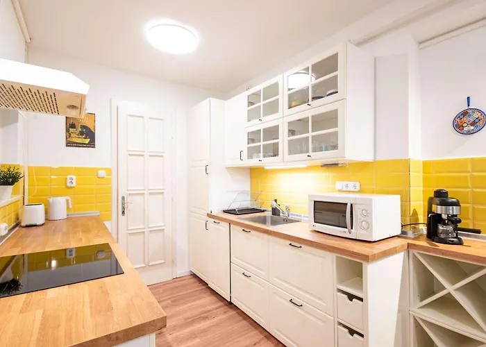 - Balcony - Large - Comfy Appartement