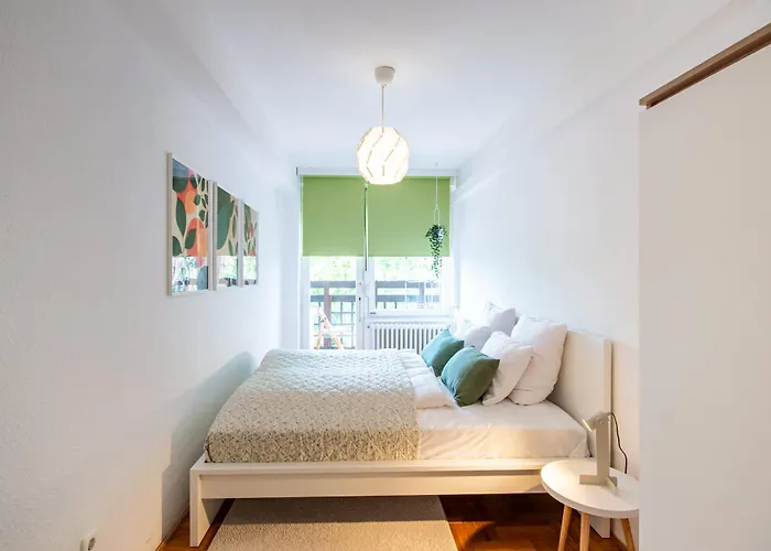 - Balcony - Large - Comfy *