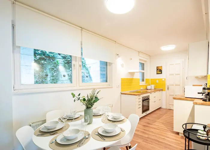 - Balcony - Large - Comfy Appartement Budapest