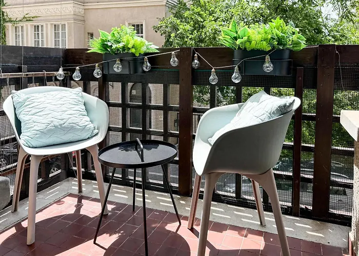- Balcony - Large - Comfy Appartement