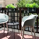 - Balcony - Large - Comfy 아파트
