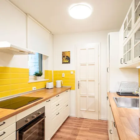 Apartman - Balcony - Large - Comfy