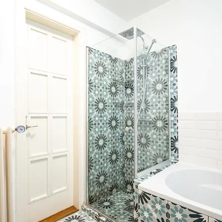 Apartman - Balcony - Large - Comfy *